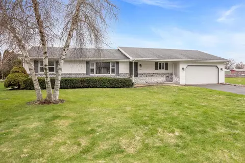 1136 10th St, Baraboo, WI 53913