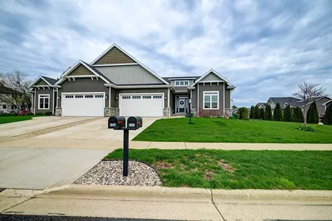 5686 Wilshire Dr, Fitchburg, WI 53711