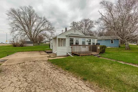 635 11th St, Monroe, WI 53566