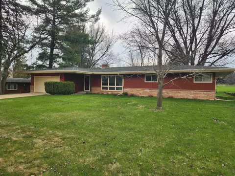 304 Green Hill Dr, Milton, WI 53563