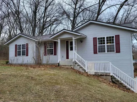 1040 E Lakeside Dr, Edgerton, WI 53534