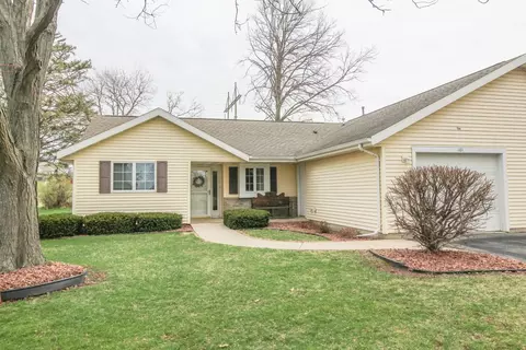 101 Buckingham Ct, Cambridge, WI 53523