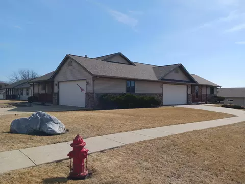 597 Garfield Ave94 N 6th St, Evansville, WI 53536