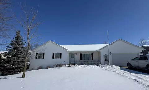 521 Midway Dr, Reedsburg, WI 53959