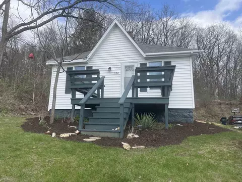 302 N Maple St, North Freedom, WI 53951