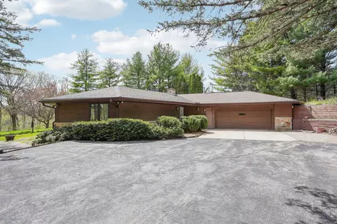 2717 Cross Country Cir, Verona, WI 53593