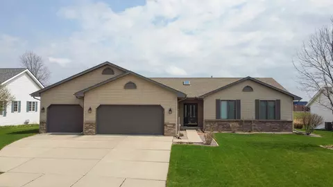 2214 Savanna Dr, Janesville, WI 53545
