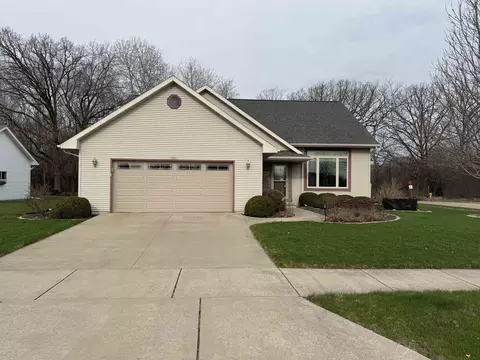 1305 Heidi Haven Ct, Oshkosh, WI 54901