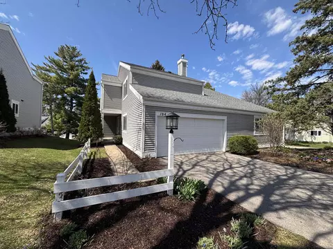 104 Pine Ridge Trl, Madison, WI 53717