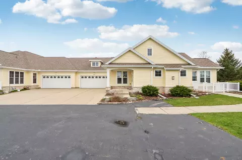 2733 Ironwood Dr #15, Sun Prairie, WI 53590