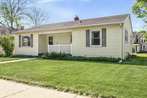 1521 Peterson Ave, Janesville, WI 53548