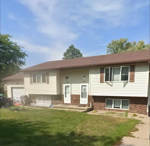 511-513 Village Dr, Belleville, WI 53508
