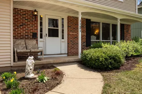 1121 Winston Dr, Madison, WI 53711