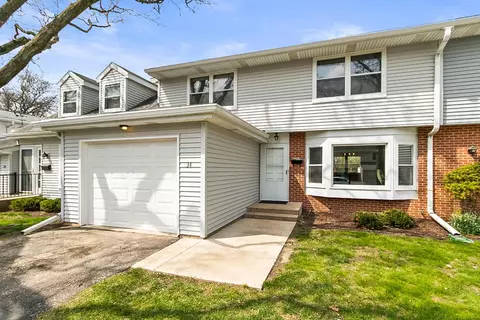 34 Whitcomb Cir, Madison, WI 53711