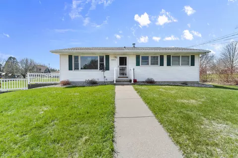 890 Eastman St, Platteville, WI 53818