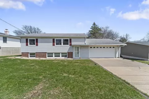 905 Eastman St, Platteville, WI 53818