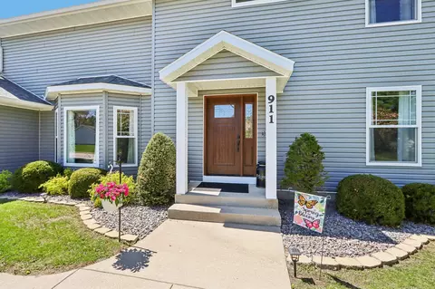 911 Fawn Ct, Wisconsin Dells, WI 53965