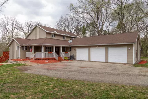 2426 W Juniper Ridge Ct, Janesville, WI 53545