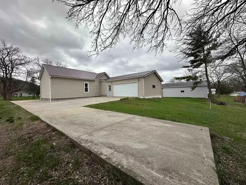 515 E Oak St, Boscobel, WI 53805