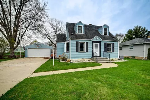 717 Columbia Ave, Deforest, WI 53532