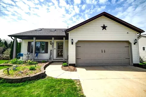 821 N Clover Ln, Cottage Grove, WI 53527