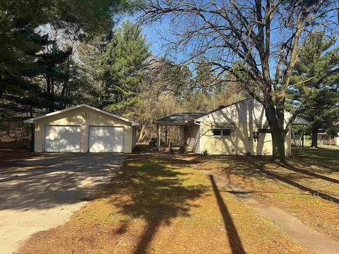 111 W Washington Ave, Redgranite, WI 54970