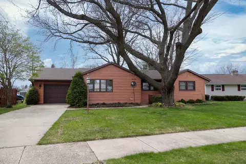 1013 N Claremont Dr, Janesville, WI 53545