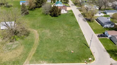 890 Jackson St, Platteville, WI 53818