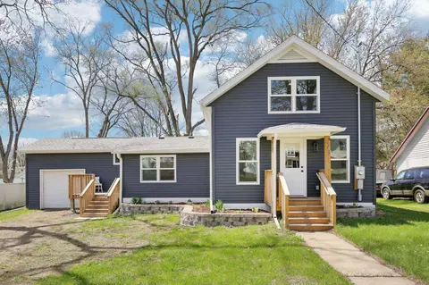 213 S Main St, Pardeeville, WI 53954