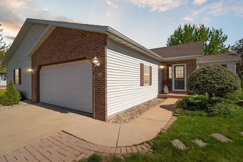 997 New Hampton Dr, Oregon, WI 53575