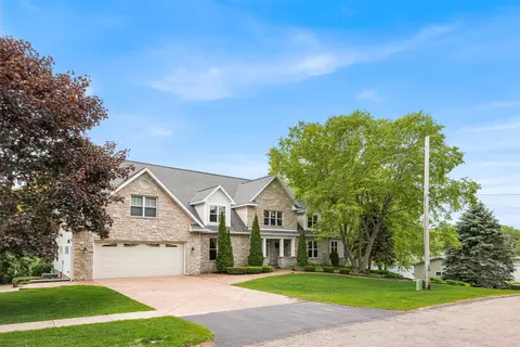 453 South St, Green Lake, WI 54941