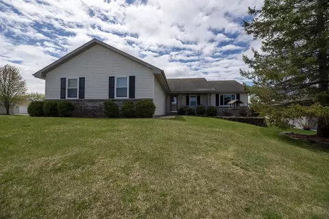 4442 Hawkridge Ct, Janesville, WI 53546
