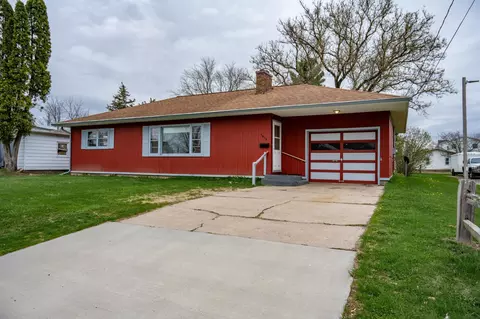 1414 Academy St, Elroy, WI 53929