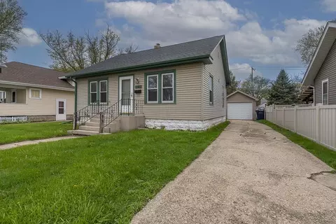 1242 Center Ave, Janesville, WI 53546