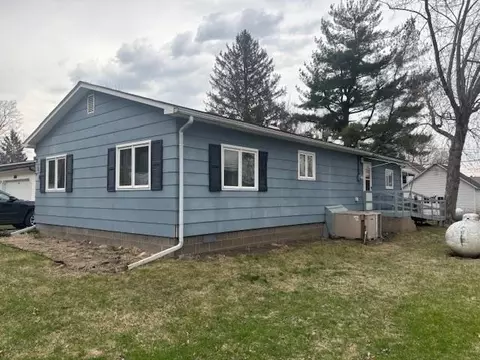 218 W Bluff St, Cassville, WI 53806