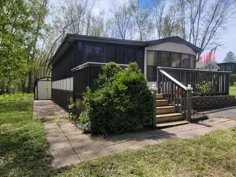 531 Glendale Dr, Edgerton, WI 53534