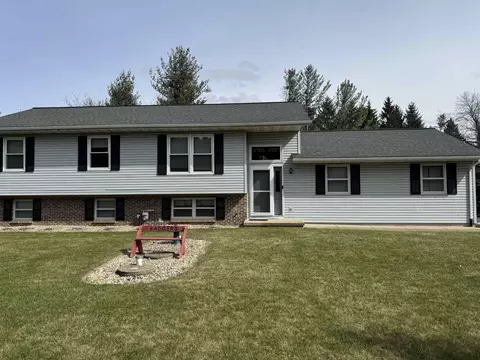 6872 Briar Ln, Sun Prairie, WI 53590