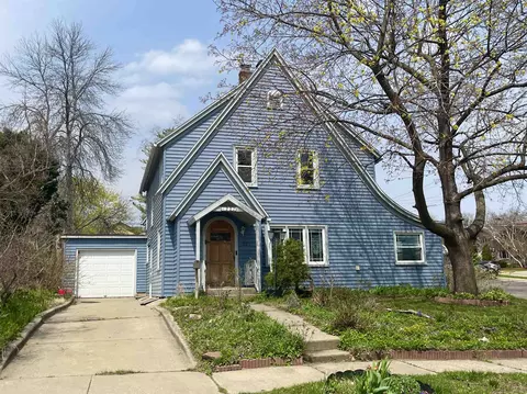 227 1st St, Baraboo, WI 53913