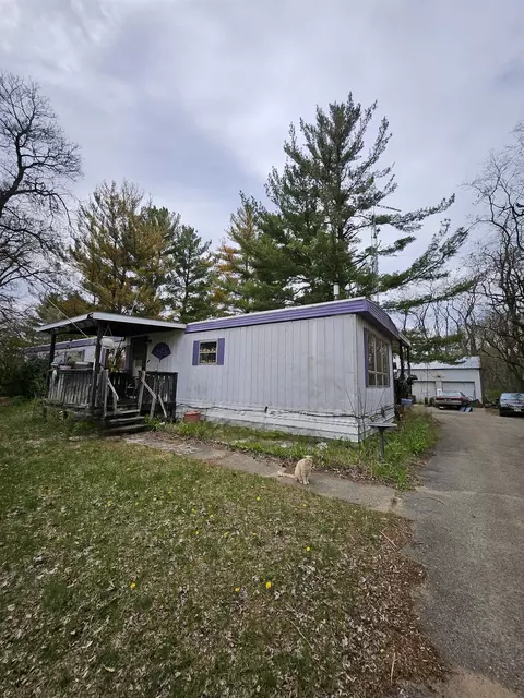 236 Honeyaire St, Lyndon Station, WI 53944