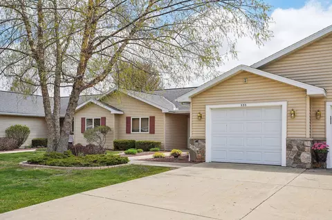 535 Country Ln, Cambridge, WI 53523