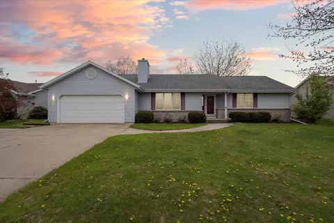 932 Burnwyck Dr, Janesville, WI 53546