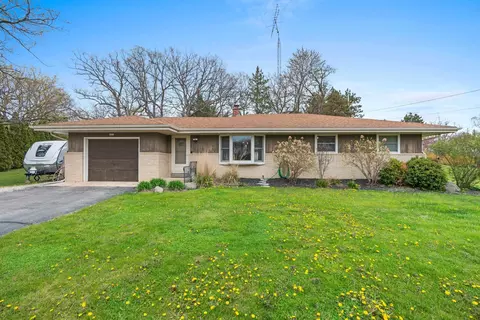 6825 Mchenry St, Burlington, WI 53105