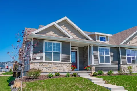 660 Hillcrest Dr, Waunakee, WI 53597