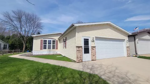245 Misty Meadows Ln, Menasha, WI 54952