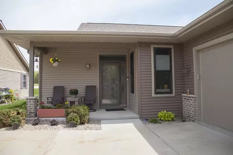 66 Berdella Ct, Cross Plains, WI 53528