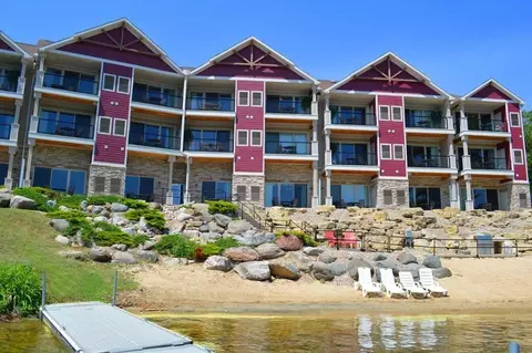 680 E Hiawatha Dr #406, Wisconsin Dells, WI 53965