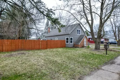 215 E Park St, Montello, WI 53949