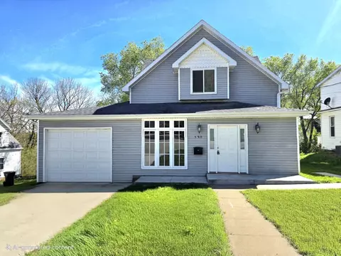 490 Sherwood Ave, East Dubuque, IL 61025