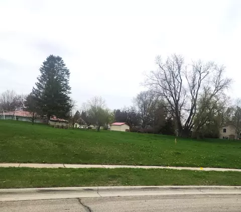 312 Village Ln, Ripon, WI 54971