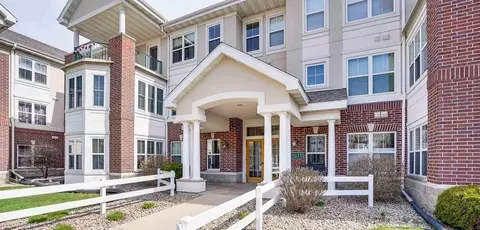 8510 Greenway Blvd #315, Middleton, WI 53562